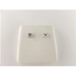 172-15135:14k white gold diamond stud earrings