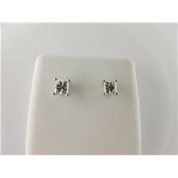 173-13135:14K white gold diamond stud earrings