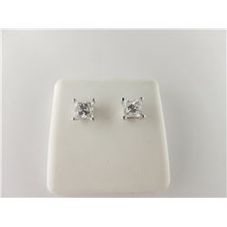 174-11651:14K white gold diamond stud earrings