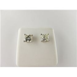 174-11725:14K white gold diamond stud earrings