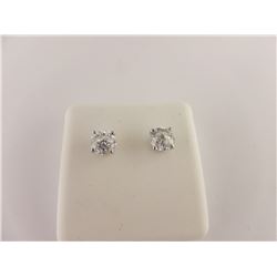 174-11794:14K white gold diamond stud earrings