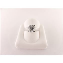 106-12460:18K white gold diamond solitaire ring