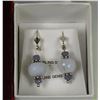 Image 1 : STERLING SILVER WHITE AND MAUVE JADE DANGLE