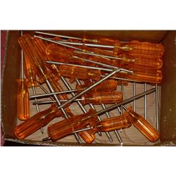 24 ASSORTED SCREW DRIVERS