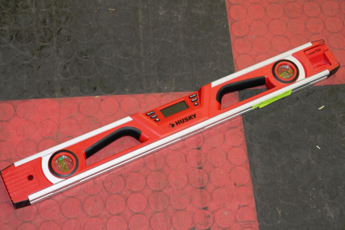 HUSKY DIGITAL LEVEL WITH LASER