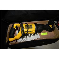 DEWALT 12A RECIPROCATING SAW WITH BAG