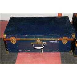 ANTIQUE SUITCASE