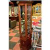 Image 1 : 6' CURIO CABINET