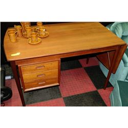 MID-CENTURY MODERN TEAK DESK WITH 3 DRAWERS,