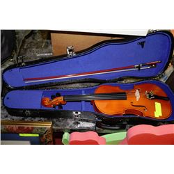 VIOLIN 4/4 WITH CASE & BOW