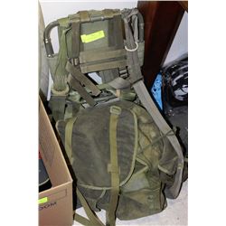 ARMY BACKPACK WITH FOLDING SHOVEL, CAMO TARP