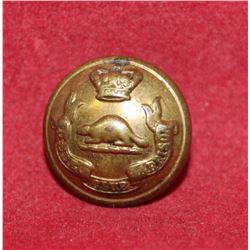 B24. QUEBEC GARRISON CLUB button