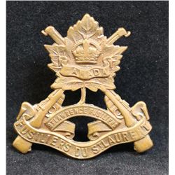 D241. Les Fusiliers Du St Laurent Cap Badge