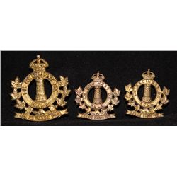 D326. Le Regiment De Hull Cap/Collar badge lot