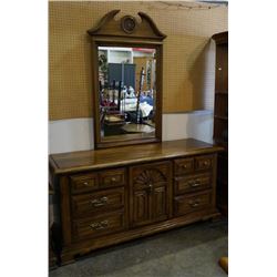 9 Drawer Dresser With Mirror.