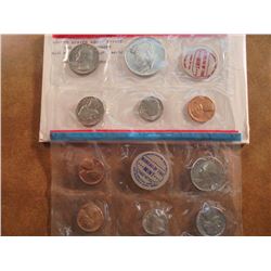 1968 US MINT SET (UNC) P/D/S (WITH ENVELOPE) 40% SILVER JOHN F. KENNEDY HALF DOLLAR, THIS IS AN OFFI