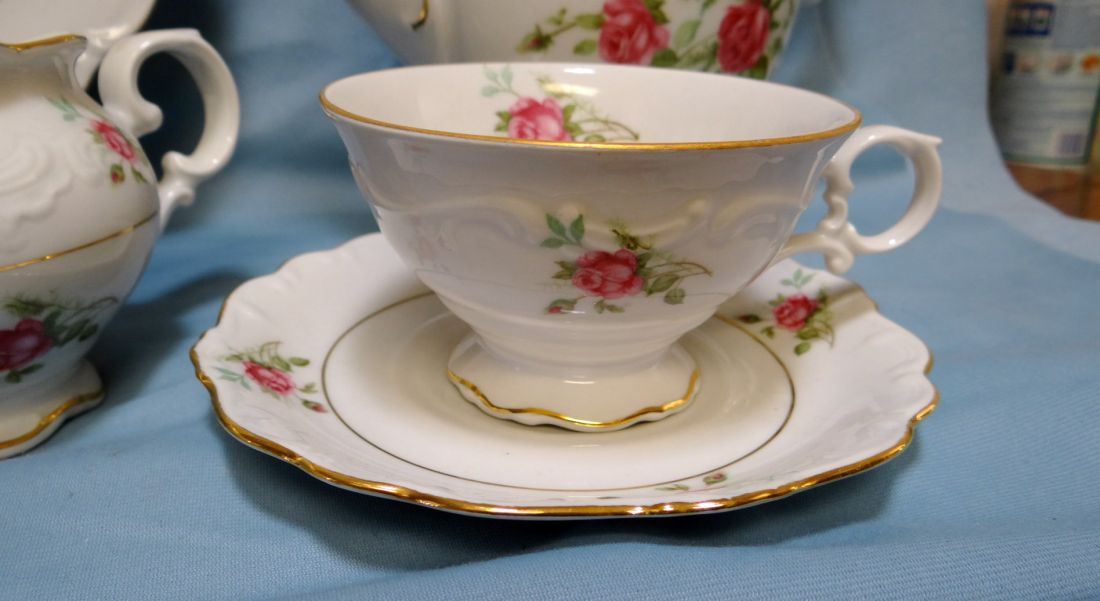 Bavarian China Roses dinnerware set, 12 place w/accessories, excellent