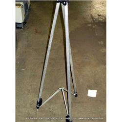 QUARTET ALUMINUM EASEL