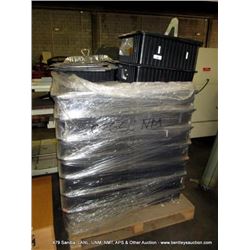 PALLET: PLASTIC BINS