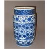 Image 2 : A CHINESE QIANLONG STYLE BLUE AND WHITE PORCELAIN JAR