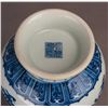 Image 5 : A QIANLONG STYLE GARLIC HEAD PORCELAIN VASE WITH FLORAL MOTIFS