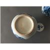Image 2 : A PAIR OF CHINESE BLUE AND WHITE PORCELAIN JARS