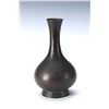 Image 1 : A CHINESE BRONZE VASE