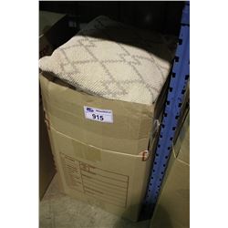 MEDIUM BOX OF ASSORTED LINENS