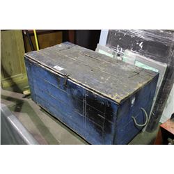 BLUE MOBILE CRATE WITH SINKS