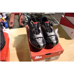 BLACK/RED SPECIALIZED COMP RD WIDE SIZE 45 CYCLING SHOES