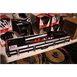 SPECIALIZED BG FIT XY TOOL IN CASE WITH SPECIALIZED CARBON FACT RACING FORK