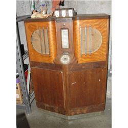 EARLY 1900S COIN OPERATED JUKE BOX