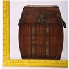 Image 2 : Wedding basket with bamboo fa?ade and brass hardware.
