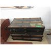 Image 1 : Vintage wood trunk & contents