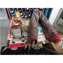 Assorted vintage collectibles
