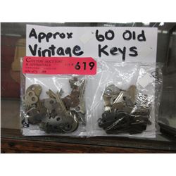 60 Vintage keys - approximate count