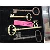 Image 1 : 4 Large brass keys