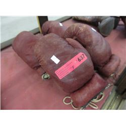 2 Pairs of vintage boxing gloves
