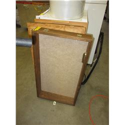 2 Tabletop showcases - used