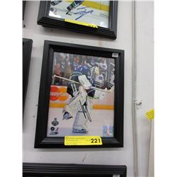 Autographed photo of Roberto Luongo