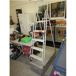 Used scaffolding ladder & metal toolbox