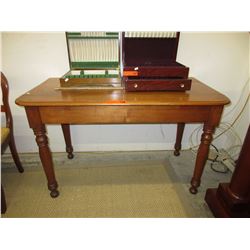 Victorian - Mahogany parlour table