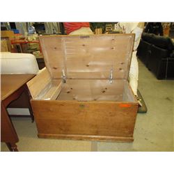 Antique pine chest - Circa 1840