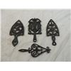 Image 1 : LOT 4 ANTIQUE CAST IRON TRIVETS