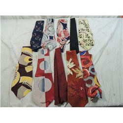 LOT 10 VINTAGE MENS NECK TIES
