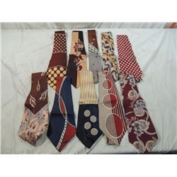 LOT 10 VINTAGE MENS NECK TIES