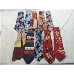 LOT 10 VINTAGE MENS NECK TIES