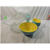 Image 1 : LOT 7 ASSORTED BOWLS & VASE