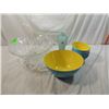 Image 2 : LOT 7 ASSORTED BOWLS & VASE