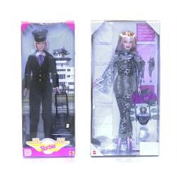 Mattel Barbiedockor, 2 st, "Hollywood" och "Pilot", 1999, originalkartonger. SEK 1.000-1.200...